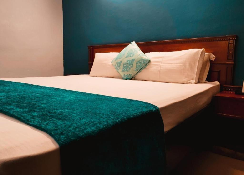 Hotel Geo Bangalore Bagian luar foto